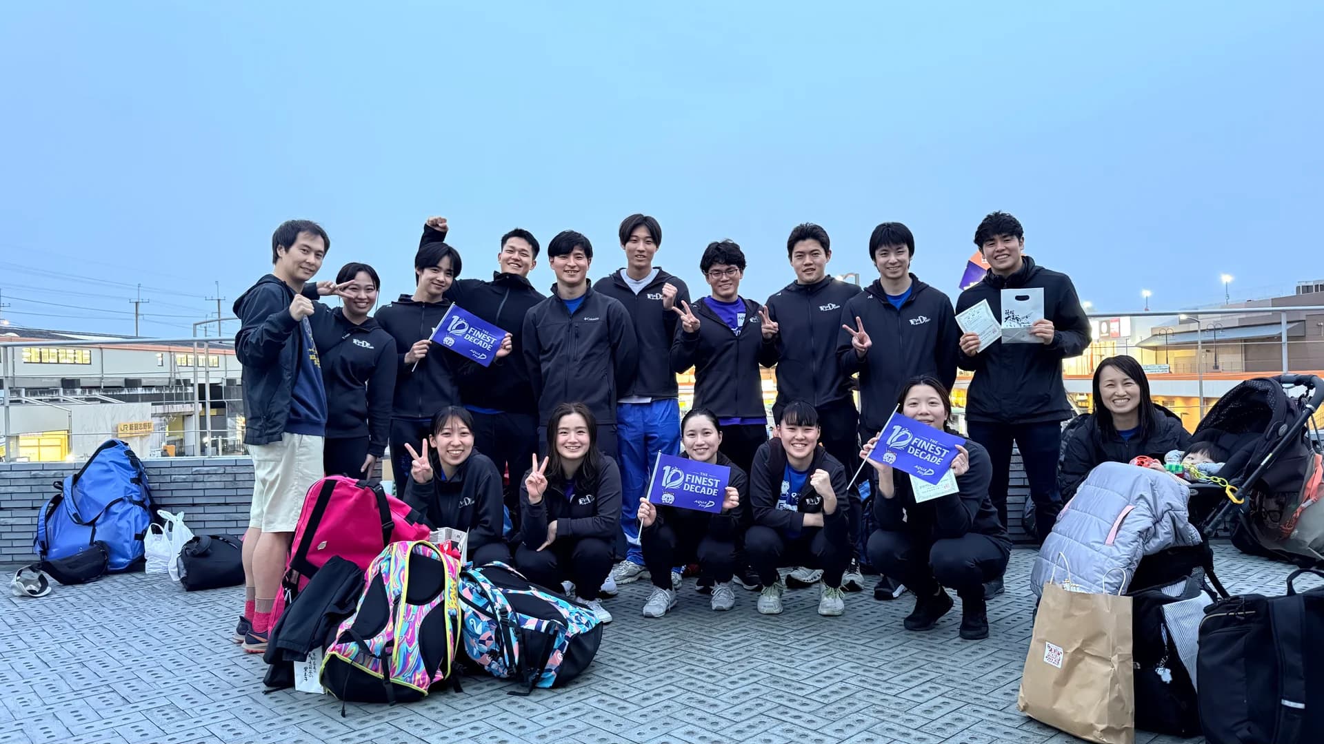 レースを終えて喜ぶAQUA FinDの選手たち